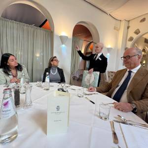 541e7204-56be-4264-bf4b-c1bd6662cf18